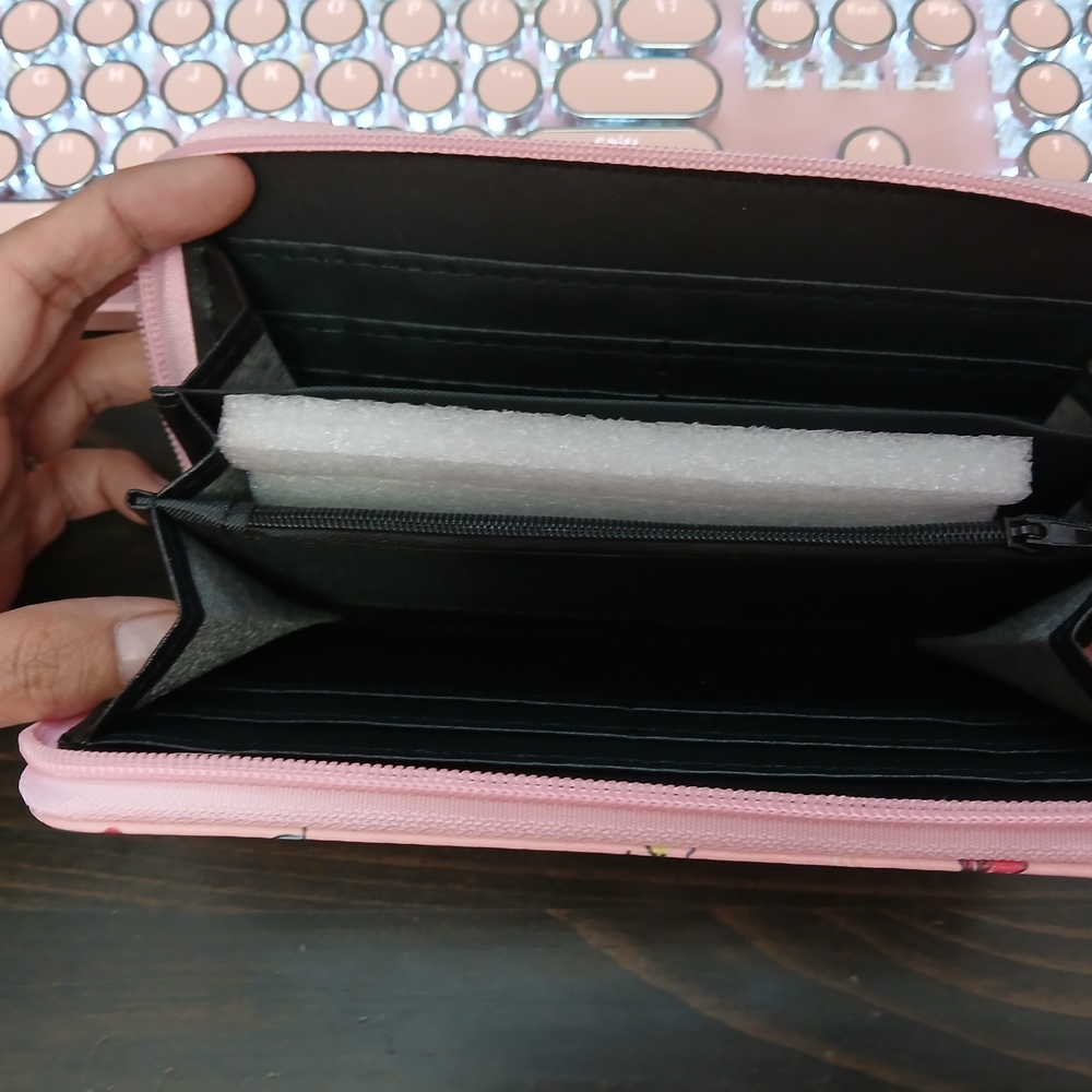 Sanrio Hello Kitty Pink Wallet - Picture 2 of 2